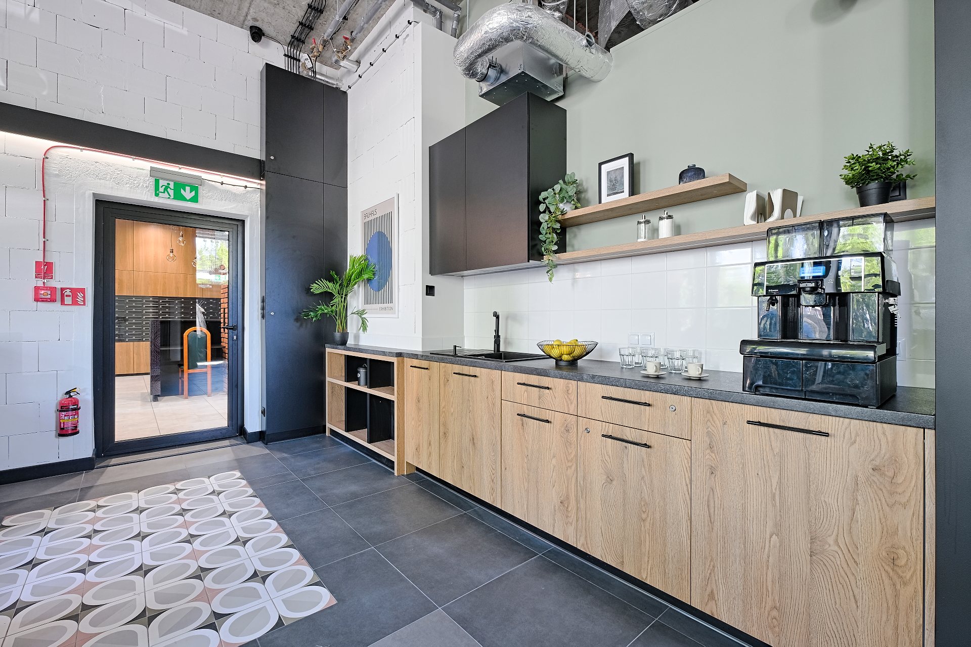 Kitchenette with a coffee machine in the Club Room